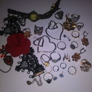 Assorted Jewelry pile, Miscellaneous lot.